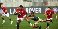 Maro Itoje on the attack as Springbok Eben Etzebeth fails to make the tackle during the 3rd Test at FNB Stadium on 7 August 2021. (Photo: MB Media / Getty Images)