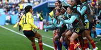 Catalina Usme of Colombia (left) celebrates with teammates after scoring a penalty goal during the FIFA Women's World Cup match between Colombia and Korea at Sydney Football Stadium in Sydney, Australia, 25 July 2023.  EPA-EFE/DAN HIMBRECHTS  AUSTRALIA AND NEW ZEALAND OUT EDITORIAL USE ONLY