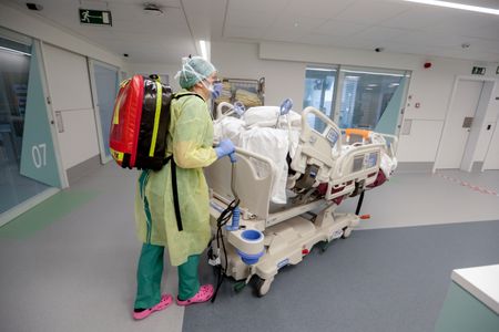 Data on Gilead drug raises hopes in pandemic fight, Fauci calls it 'highly significant'