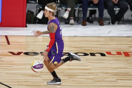 Boxing Startup Favored by Justin Bieber Is Said to Seek VC Cash