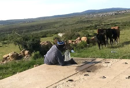 Residents fetch water from drain as Makhanda taps run dry