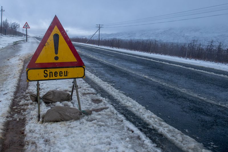 Eastern Cape passes reopen after heavy snowfall