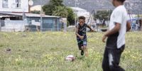 Promising young rugby players in Lavender Hill are treated to a rugby clinic through the Rugby legends South Africa development project, VUKA, which focuses on young players in disadvantaged communities who have traditionally been excluded from structured rugby training and grassroots level competition. Lavender Hill, Cape Town on 13 November 2021. (Photo: Leila Dougan)