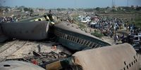 Pakistani security and rescue officials inspect the derailed carriages of a passenger train in Sanghar, near Nawabshah, Pakistan, 06 August 2023. A train accident between Shahzadpur and Nawabshah in Pakistan has resulted in at least 30 deaths and dozens injured, according to a Police official. The Hazara Express train, carrying 950 passengers, derailed on its way from Karachi to Havelian.  EPA-EFE/NADEEM KHAWER