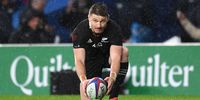 The All Black's Beauden Barrett places his winning penalty kick against England during an Autumn international Rugby match against England at Twickenham in London, Britain, 10 November 2018.  EPA-EFE/ANDY RAIN