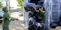 Bulelwa Ntlola (right) and fellow Rural Roots employee Iviwe Apollis (left) collect recyclables from a municipal buy-back centre in Qonce. The recyclables are weighed, and payments are made to both the individual vendors and the municipal collection teams, May 2025. (Photo: Supplied)