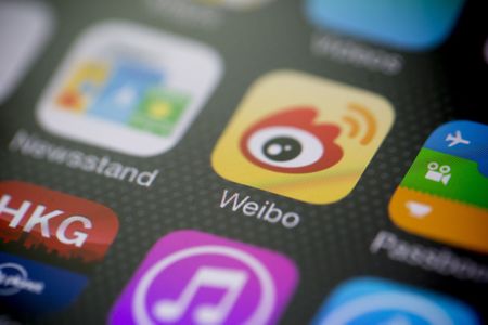 China’s Weibo Slides as Much as 7.2% in Hong Kong Trading Debut