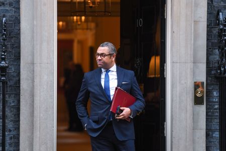 UK and EU aim for deal to end Brexit clash in fresh talks