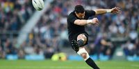 Dan Carter kicks a penalty during the Rugby World Cup 2015 final between New Zealand and Australia at Twickenham in London, 31 October 2015. (Photo: EPA / Andy Rain)