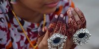 A Pakistani Muslim girl prays as people celebrate Eid al-Fitr in Karachi, Pakistan, 22 April 2023. (Photo: EPA-EFE / Shahzaib Akber) 