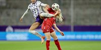  (L-R) Kassandra Potsi of SGS Essen challenges Anna Gerhardt of 1. FC Köln during the Google Pixel Frauen-Bundesliga match between SGS Essen and 1. FC Köln at Stadion an der Hafenstrasse on September 24, 2025 in Essen, Germany. (Photo by Christof Koepsel/Getty Images for DFB)