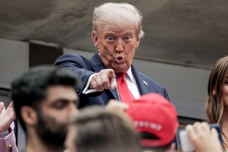Trump arrives at US Open to cheers and boos, spurs security delay
