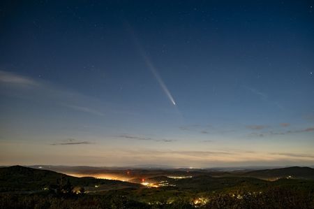 A rare comet sighting, and more from around the world