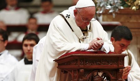 Pope, on Christmas, urges return to essential values