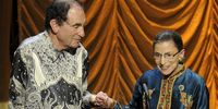 Justice Ginsburg presents the Lincoln Medal to South African Constitutional Court Justice Albie Sachs in 2010. (Photo: Ford's Theatre)