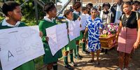 Children from Lower Walmer Primary School formed a guard of honour for Tazlin as her family carried her coffin into the hall where her funeral was held.<br>(Photo:  Donna van der Watt)