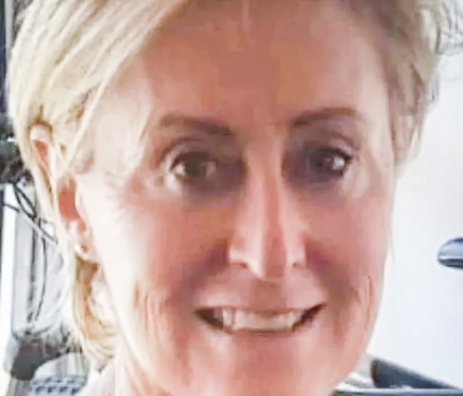 Abducted, held captive for 4 days, Lindsay Knowlden reunited with family
