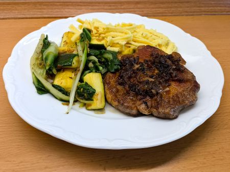 Pork neck with courgettes, Swiss chard and pasta (plus: lamb shanks Youvetsi)