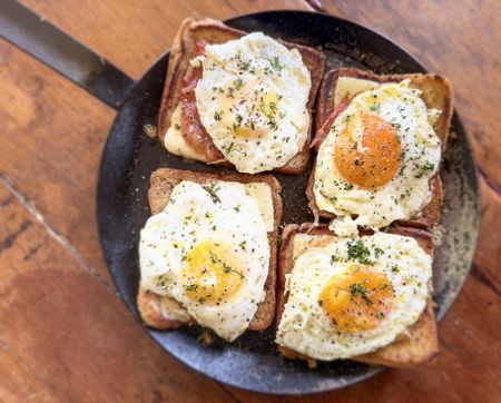 Lekker Brekker Monday: One-pan fry-up of cheese, tomato and egg on toast