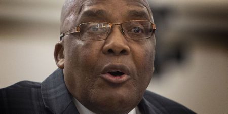 Minister Motsoaledi apologises to South Africa for ‘the mess created’ by his department