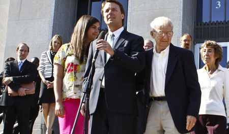 Ex-US Senator & VP candidate John Edwards acquitted on campaign finance charge