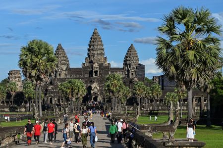 TikTok tourists trample Angkor Wat mimicking Temple Run game