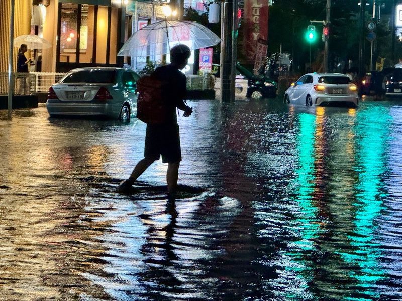 Thousands stranded at Japanâs Narita airport after record rain kills four