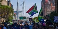 Thousands of Springboks supporters gather by the Nelson Mandela Bridge in Braamfontein, hoping to get a glimpse of the nation’s victorious rugby team during the first day of their nationwide victory tour, 2 November 2023. (Photo: Julia Evans)