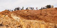 Artisanal miners wait for safety equipment to arrive and permission to start extracting cobalt on the perimeter of a freshly excavated pit at the Kasulo township in Kolwezi, Democratic Republic of the Congo. 24 February 2018. (Photo: Getty Images / William Clowes)