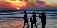Sunset veiled in smoke from Grabouw veld fire. Strand beach. <br> Image: Anneen Steyn-Durand 