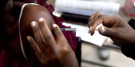 Vaccine roll-out: Age is the most important factor to prioritise in the queue