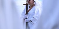 Druids celebrate autumn equinox in London's Primrose Hill