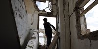 A Yemeni inspects debris of a destroyed building targeted by a Saudi-led airstrike in a neighbourhood of Sana’a, Yemen, 16 April 2020. (Photo: EPA-EFE / Yahya Arhab)