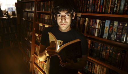 US prosecutor defends actions after internet activist suicide