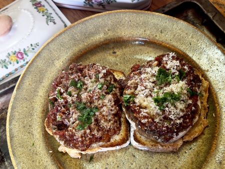 Lekker Brekker Monday: Devilled mushrooms on toast