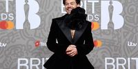 epaselect epa10461645 Harry Styles arrives for the 2023 BRIT Awards ceremony at The O2 arena in London, Britain, 11 February 2023. The annual pop music awards are presented by the British Phonographic Industry (BPI).  EPA-EFE/ANDY RAIN