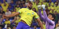 epaselect epa10350765 Bremer of Brazil goes for a header next to goalkeeper Seunggyu Kim of South Korea during the FIFA World Cup 2022 round of 16 soccer match between Brazil and South Korea at Stadium 974 in Doha, Qatar, 05 December 2022.  EPA-EFE/Tolga Bozoglu