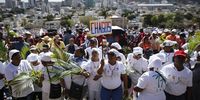 A group of Chagossians chant slogans as they attend a mass hosted by Pope Francis at the Monument of Mary Queen of Peace in Port Louis, Mauritius, 9 September 2019. (Photo: EPA-EFE / Dai Kurokawa)
