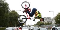 epa09499913 Colombian student Juan Pablo Rojas Cullar performs on his BMX bike at a busy intersection in downtown Zagreb, Croatia, 01 October 2021. Juan Pablo previously worked at the Italian circus Orfej and has been travelling Europe with his acrobatic performance. He lives as a street artist.  EPA-EFE/ANTONIO BAT