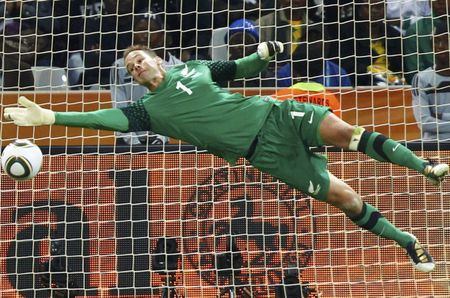 New Zealanders' brave hearts hold world champions Italy to a 1:1 draw