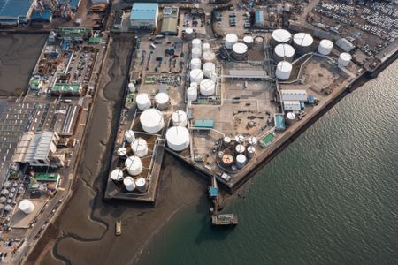Oil Extends Gains Above $70 on Signs Omicron Concerns Overdone
