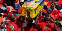 Supporters of the Economic Freedom Fighters (EFF) hold a mock coffin with the face of ANC President Cyril Ramaphosa during the "Tshela Thupa" final rally, ahead of the May 29 elections, at the Peter Mokaba Stadium, in Polokwane in the Limpopo province of South Africa, May 25, 2024. REUTERS/Siphiwe Sibeko     TPX IMAGES OF THE DAY