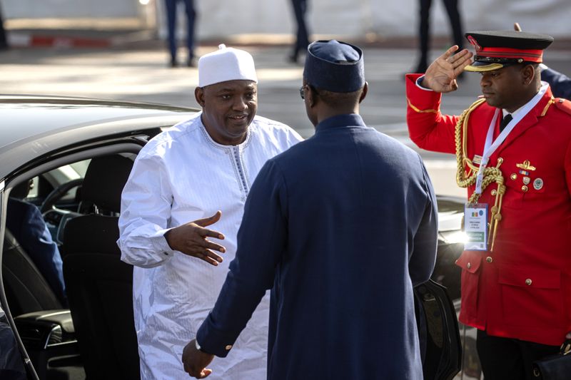 Gambia protesters burn tyres to denounce power cuts