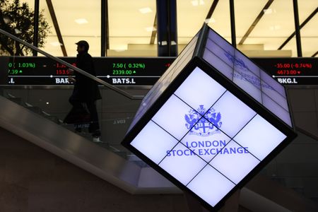 UK’s Stocks Settlement Shift Poses Challenge for Pound Trading