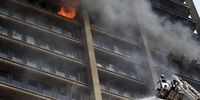 Firefighters try to extinguish a fire in the Bank of Lisbon building in central Johannesburg on 6 September 2018. Three firefighters were killed. (Photo: Gallo Images / Sowetan / Sandile Ndlovu)