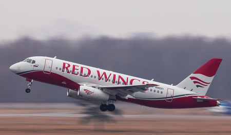 Russia shuts airport after mob encircles flight From Israel