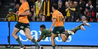 epa10156658 Canan Moodie of South Africa with a run away try during the Rugby Championship Test match between the Australian Wallabies and the South African Springboks at Allianz Stadium in Sydney, Australia, 03 September 2022.  EPA-EFE/DEAN LEWINS AUSTRALIA AND NEW ZEALAND OUT