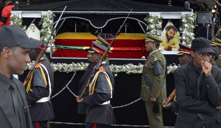 Ethiopians, heads of state pay respects at Meles funeral
