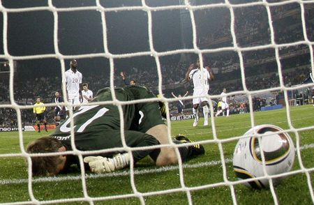 England disappoints as US earns a tough draw in Rustenburg