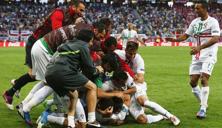 Euro 2012: Varela seals last-gasp win for Portugal